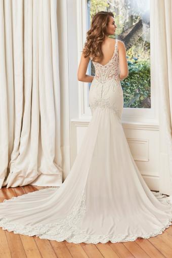 Effortless Chiffon Fit and Flare Wedding Gown Summer $1 thumbnail