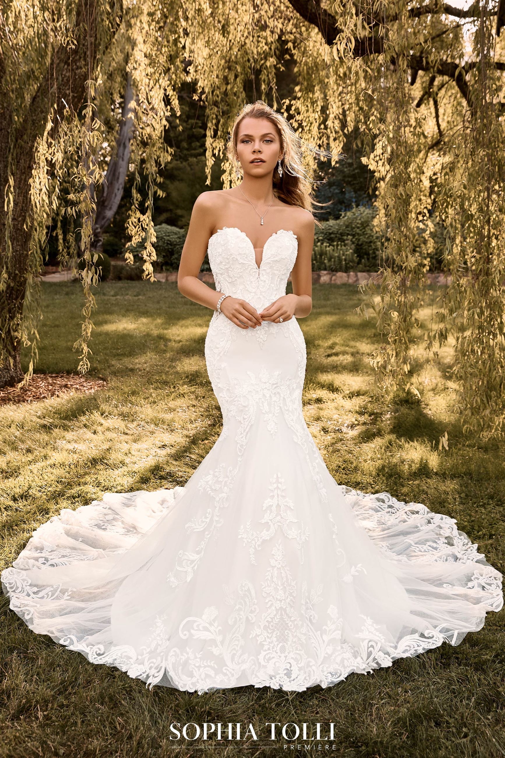 Incredible Textured Mermaid Wedding Dress Orianna $6 autoplay loop mute thumbnail