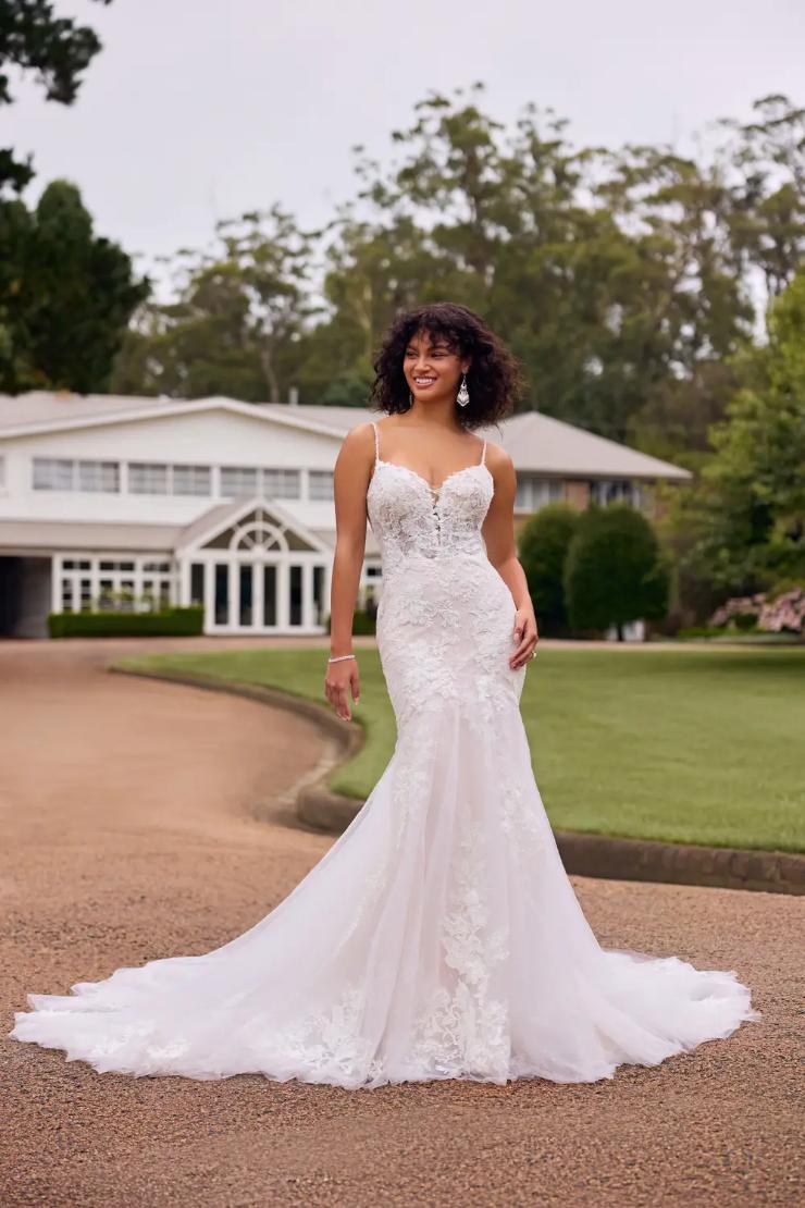 Floral Fantasy Wedding Dress with a Figure-Flattering Silhouette Bethany